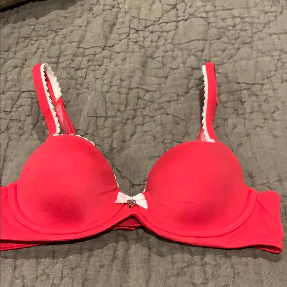 VICTORIA SECRETS Red Bra/silver accents. NWOT 30A